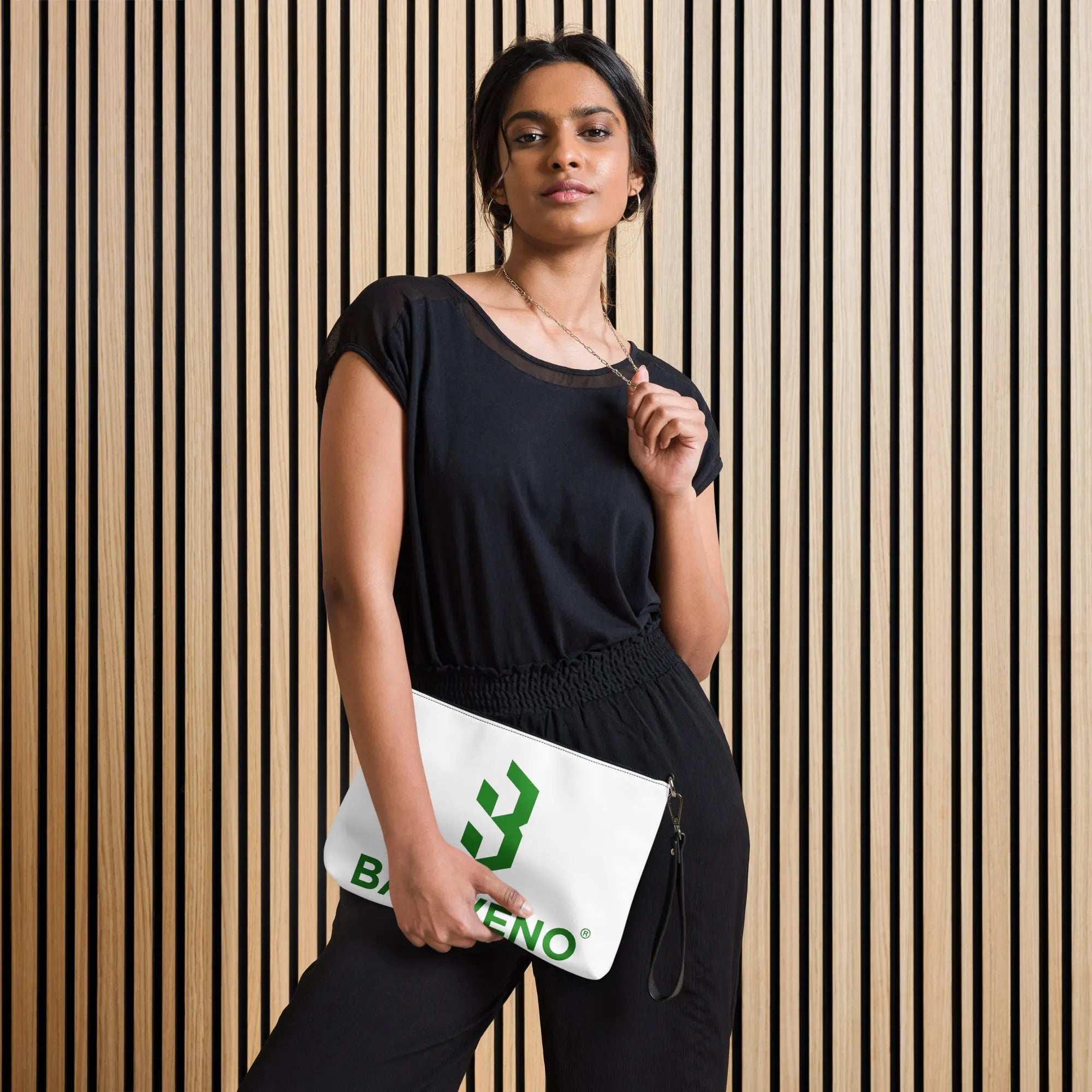 crossbody bagCrossbody bagKeep your style on point and your hands free with our versatile crossbody bag. It’s made of premium faux leather and features dark gray hardware. Thanks to the zip-t[Bal]